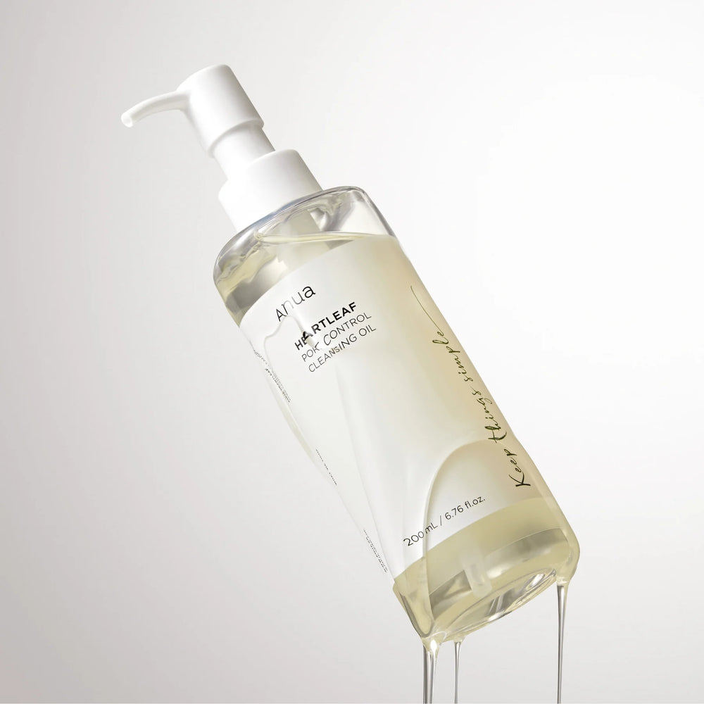 Lightweight texture of the ANUA Heartleaf Cleansing Oil, perfect for massaging sebaceous filaments