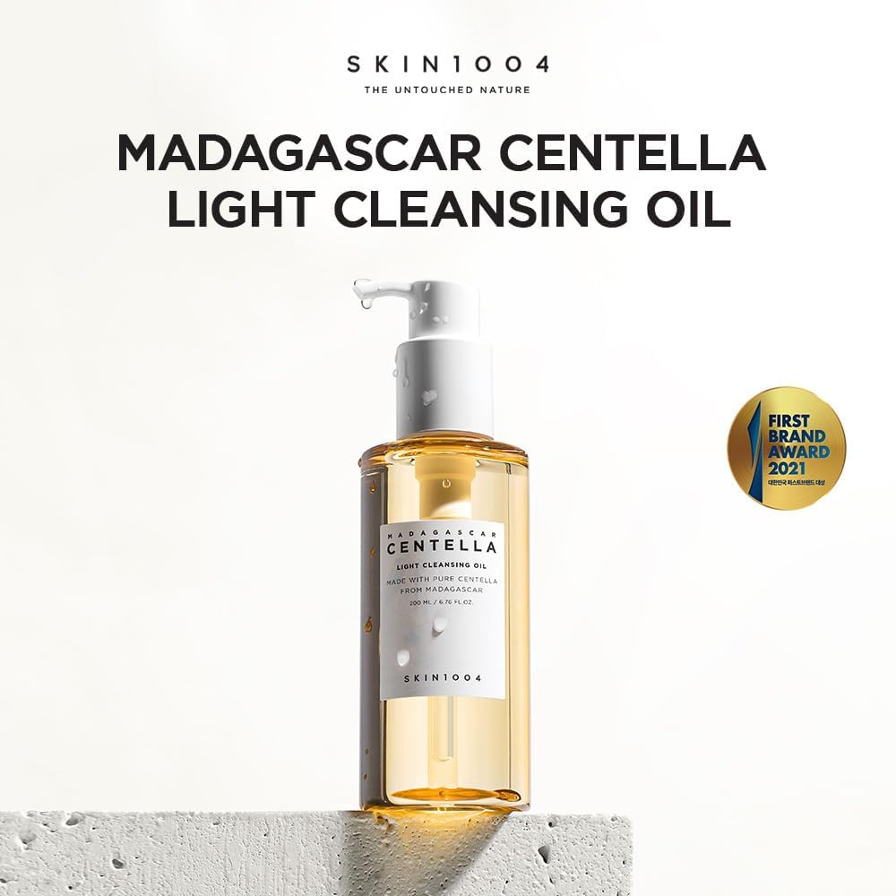 SKIN1004 Madagascar Centella Light Cleansing Oil bottle for deep pore cleaning and makeup removal